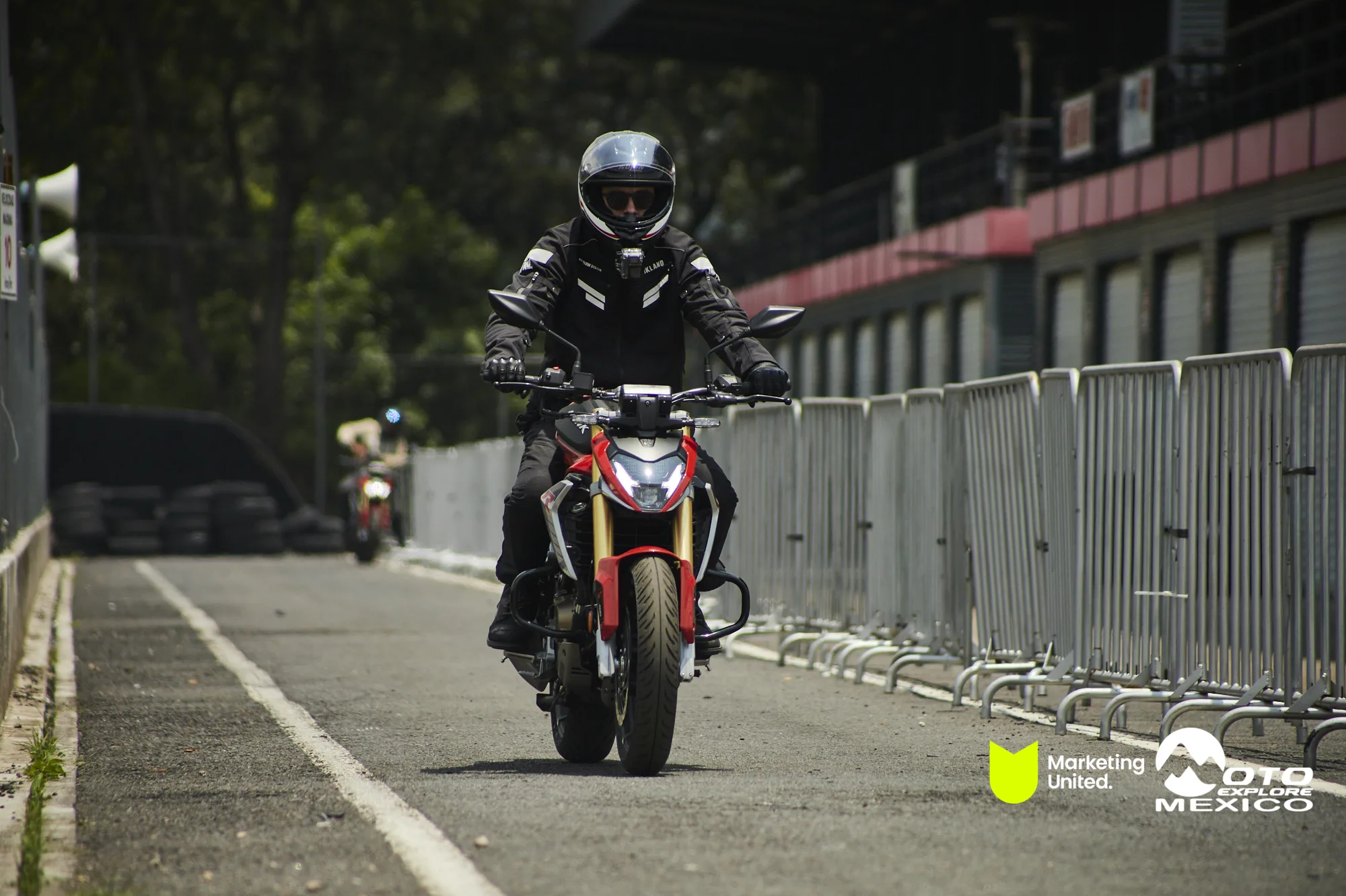 HUNK TRACKDAY 122